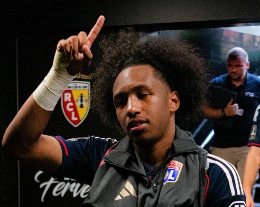 用户体验-记者:在转会窗口的最后两天,曼联也试图签下马利克-福法纳